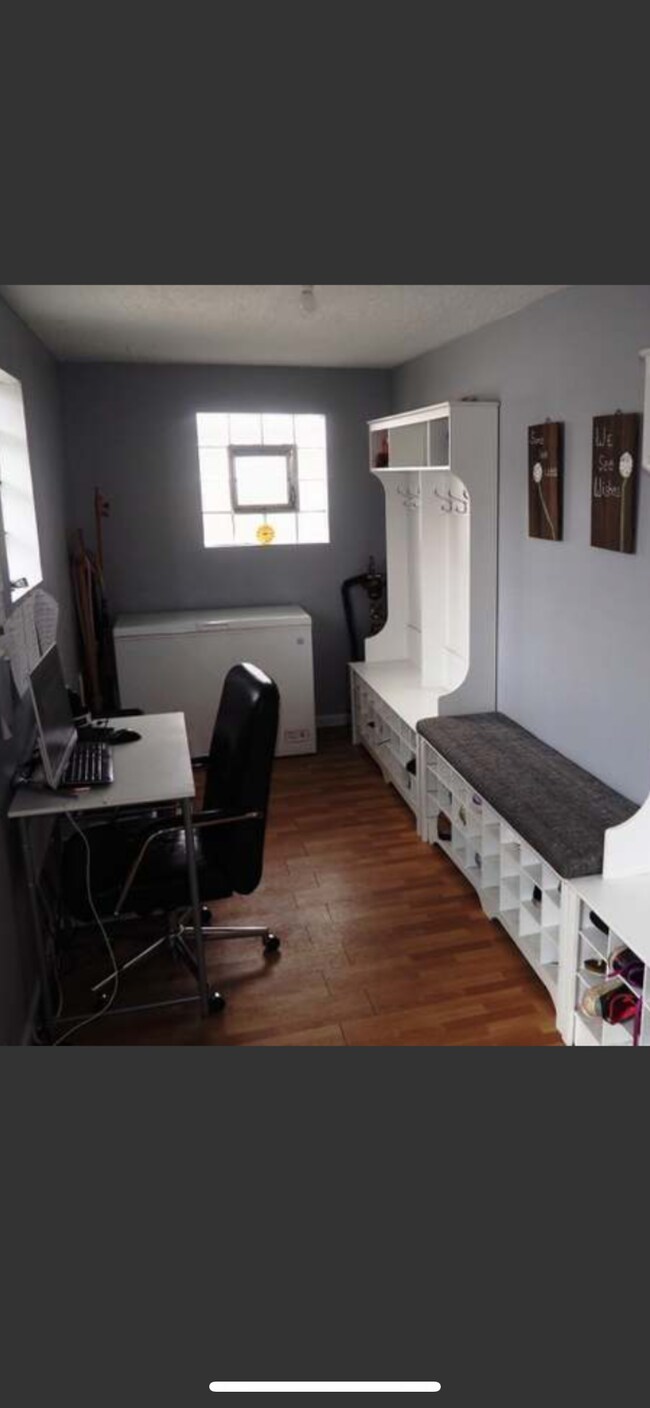 Building Photo - 4N200 Glen Ellyn Rd