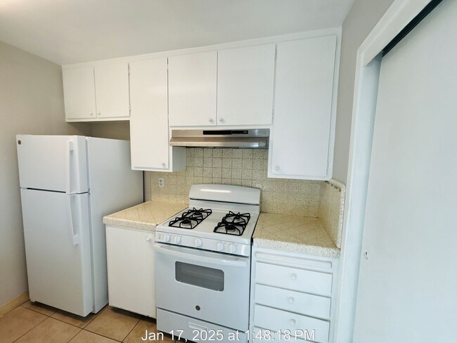 Building Photo - Cute Quadplex Unit with Long Term Lease