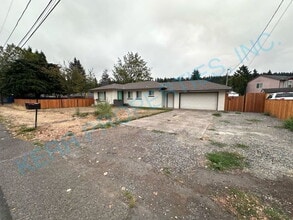 Building Photo - Charming 2-Bedroom Retreat with 2 Full Bat...
