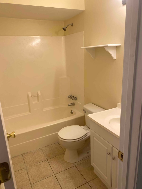 Building Photo - 400 Cambridge Cir