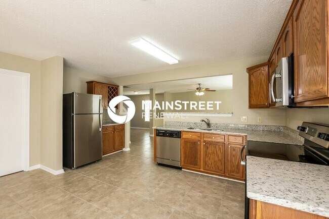 Building Photo - 3 Bedroom Pet-Friendly Home in Charlotte, NC with Main Street Renewal
