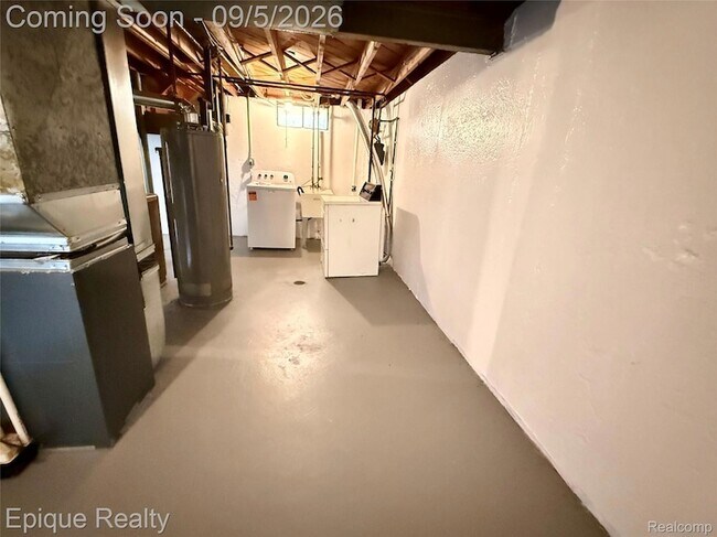 Building Photo - 5627 Clippert St