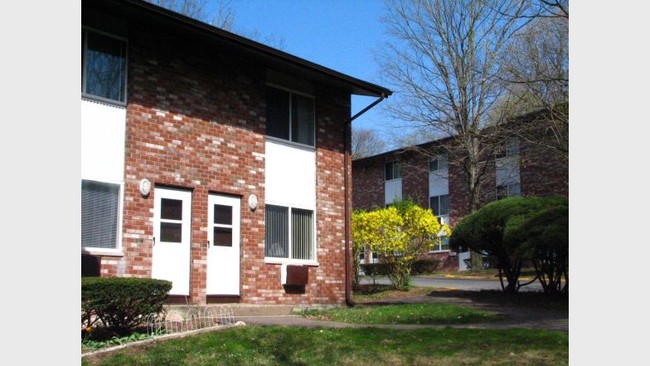 Building Photo - Hillside Gardens