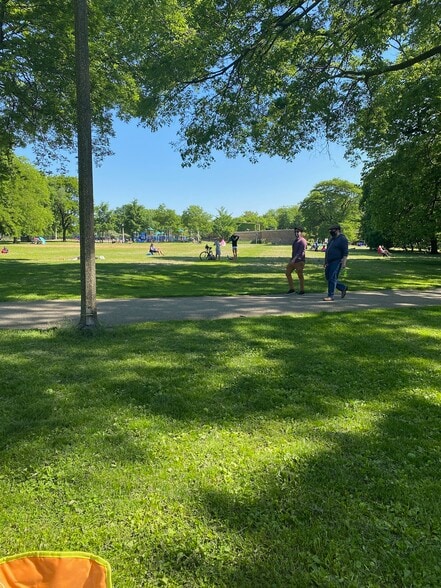 Margate/Lake park on east end of block - 917 W Margate Ter