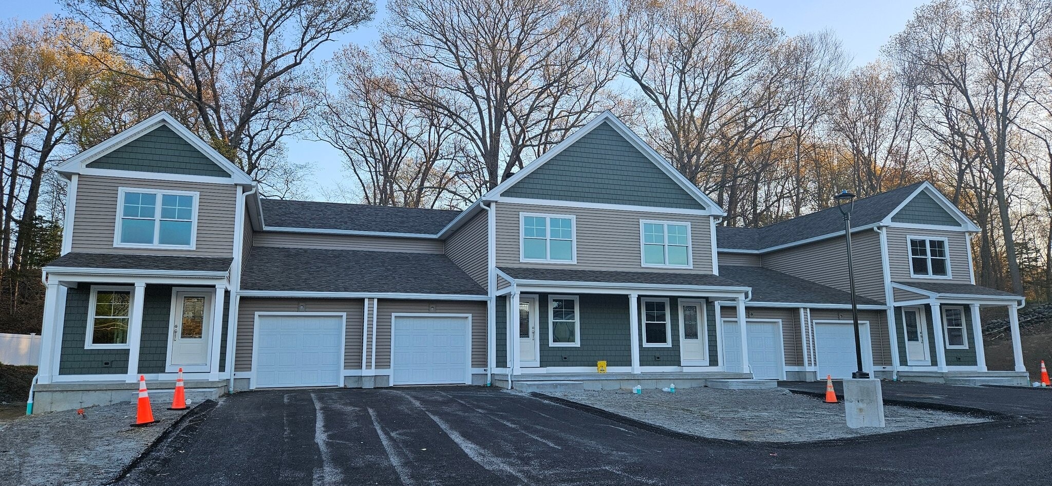 Building Photo - 719 Putnam Pike