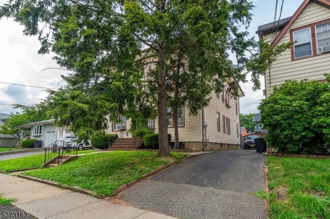 Building Photo - 305 Waite Ave