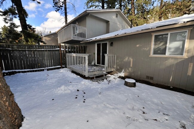 Building Photo - New Remodel 2 bed 1 bath with washer & dryer