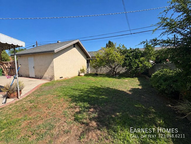 Building Photo - 13950 Garber St