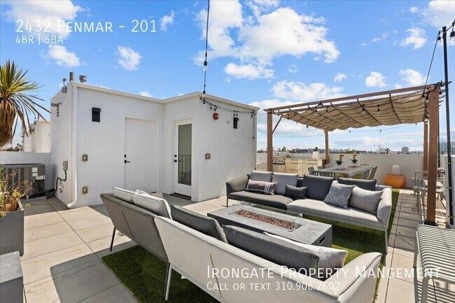 Building Photo - 2432 Penmar-201