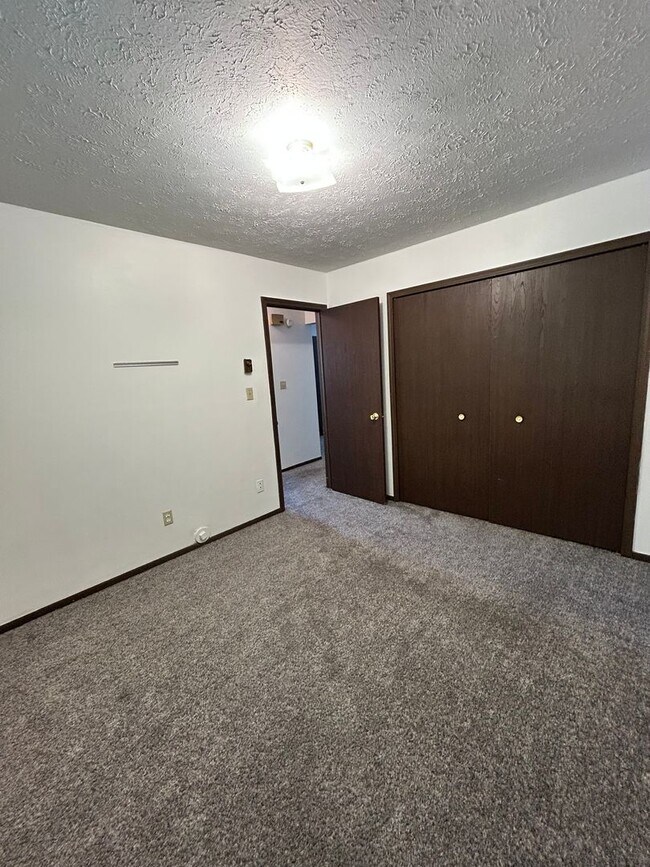 Building Photo - Two Bedroom Apartment