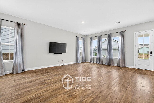 Building Photo - Private Retreat with Modern Upgrades