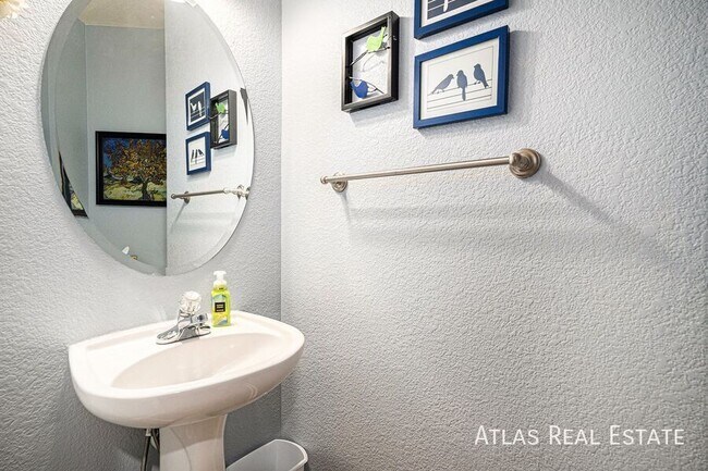 Building Photo - 23235 York Ave