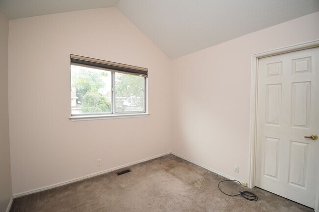 Building Photo - 2122 Rainbow Point Dr