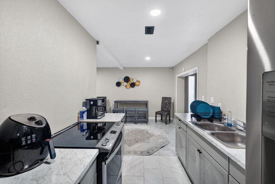 Building Photo - 1941 Brown Rd