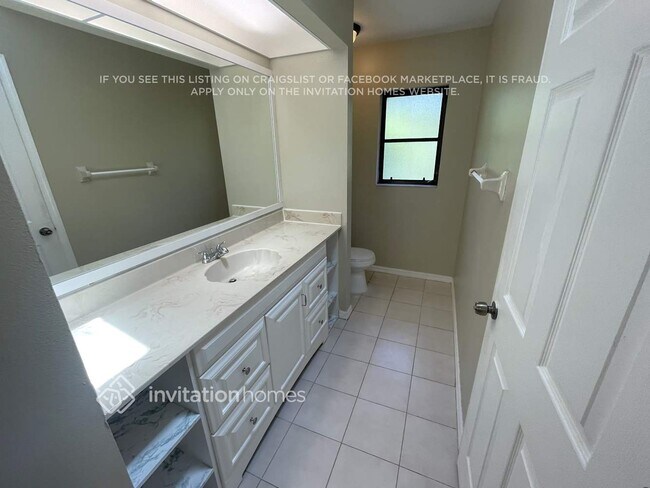 Building Photo - 1475 Paxton Terrace