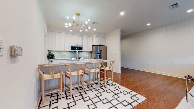 Building Photo - Amazing East Nashville 2 Bed/ 2 Bath Condo...