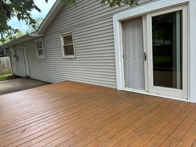 Building Photo - 1810 Rebecca Dr