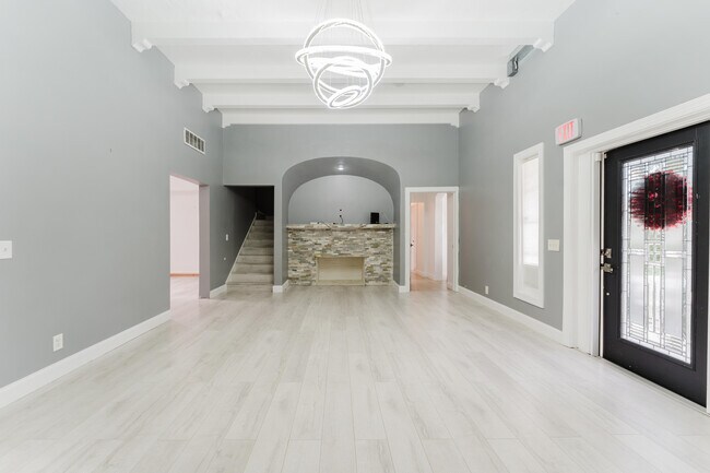 Building Photo - 700 E Palmetto Park Rd