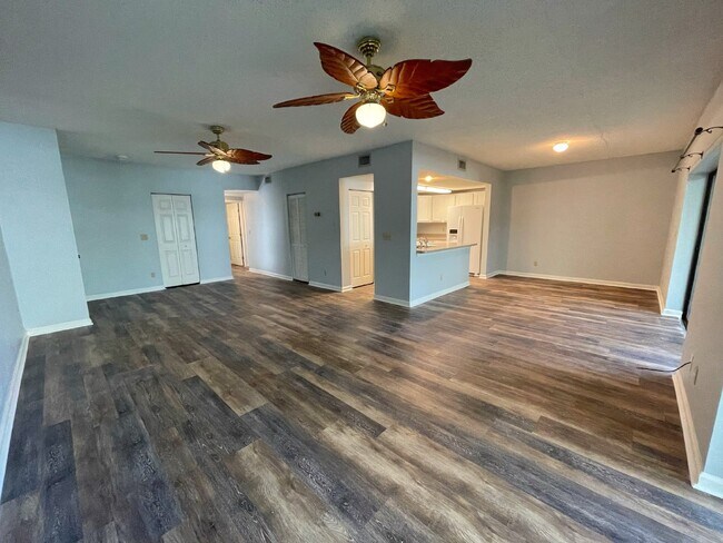 Building Photo - First floor 2BR/2BA Conquistador Condo