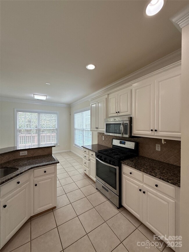 Building Photo - 9535 Numenore Dr