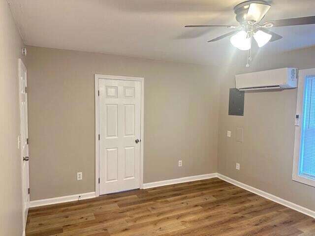 Building Photo - 257 SE Bell St