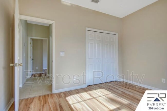 Building Photo - 27 Raintree Pl