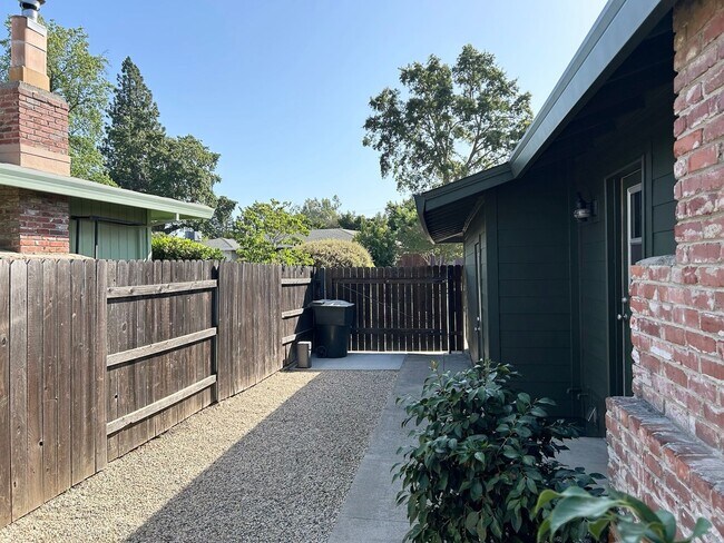 Building Photo - Beautiful Home in Lovely Community