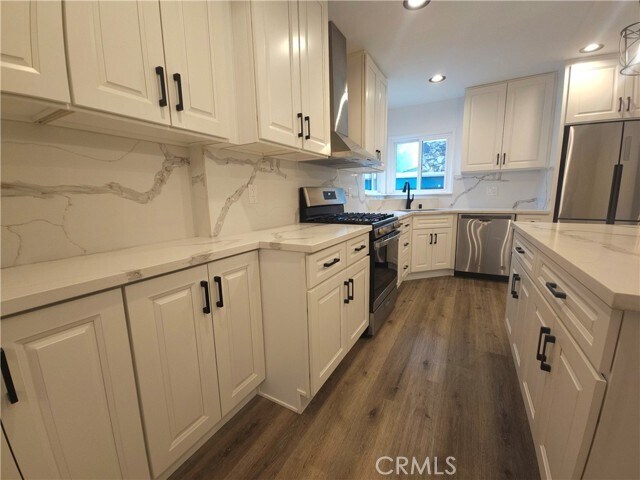 Building Photo - 17423 Burbank Blvd