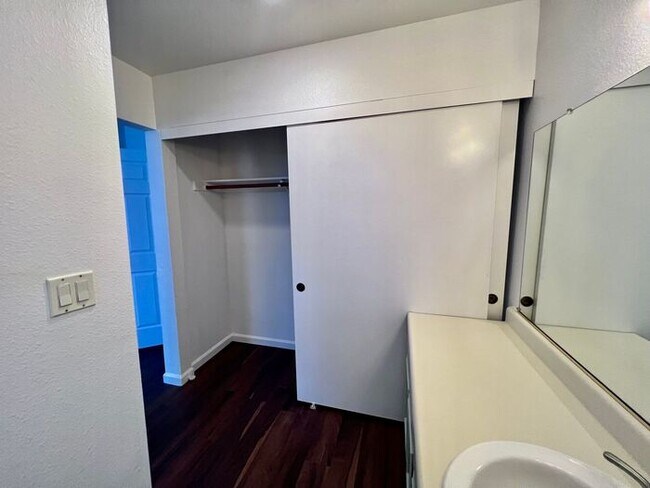 Building Photo - 7534 Whimbleton Way