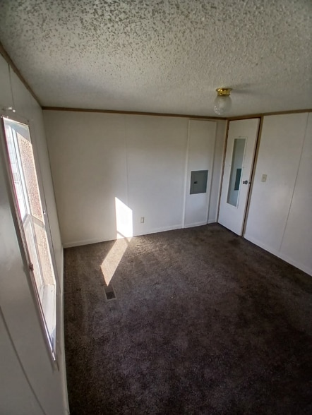 Building Photo - 905 W 37th Ave