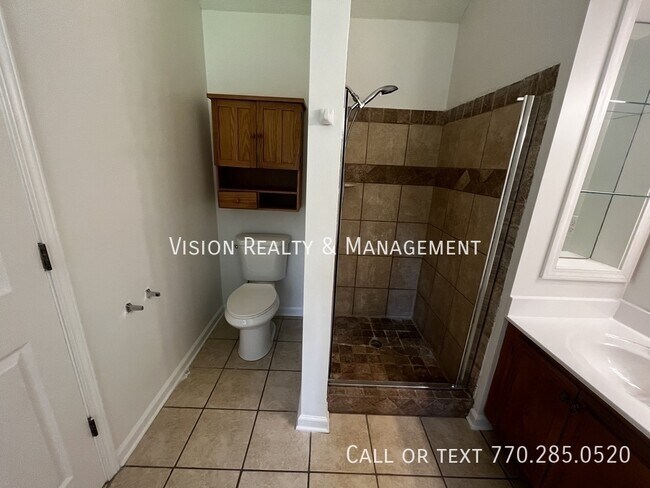 Building Photo - 64 Wooddale Ln