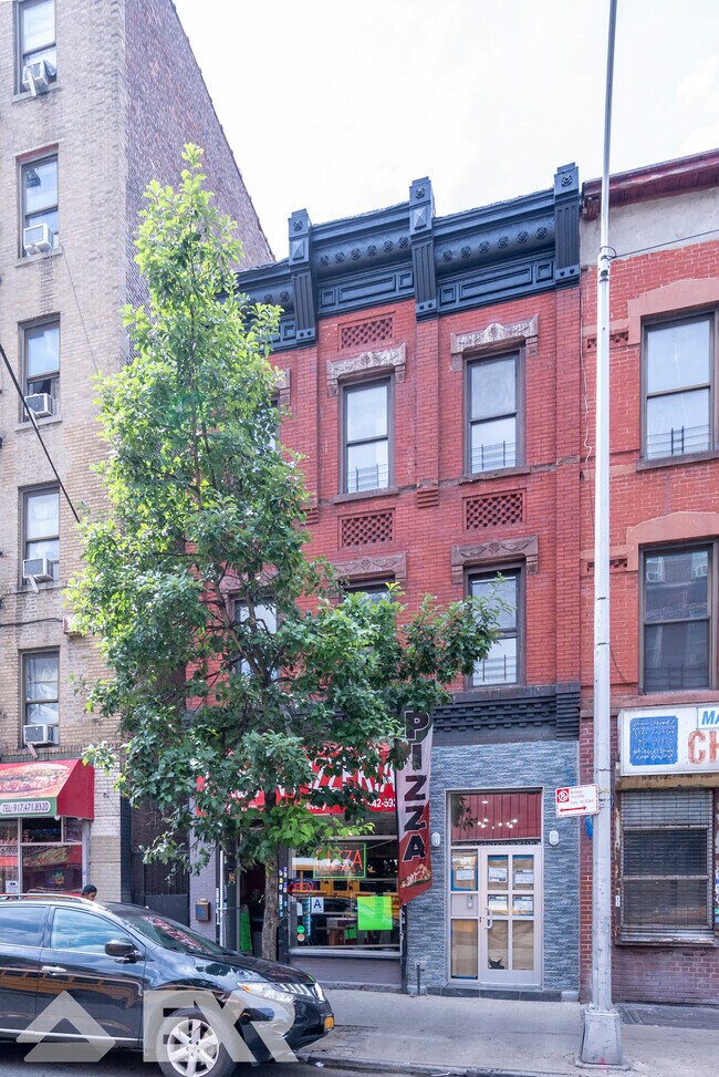 Building Photo - 647 Courtlandt Ave