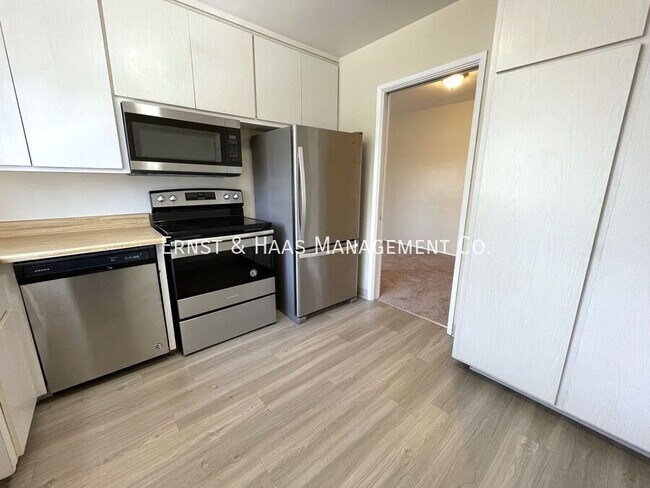 Building Photo - 21 Alamitos Ave