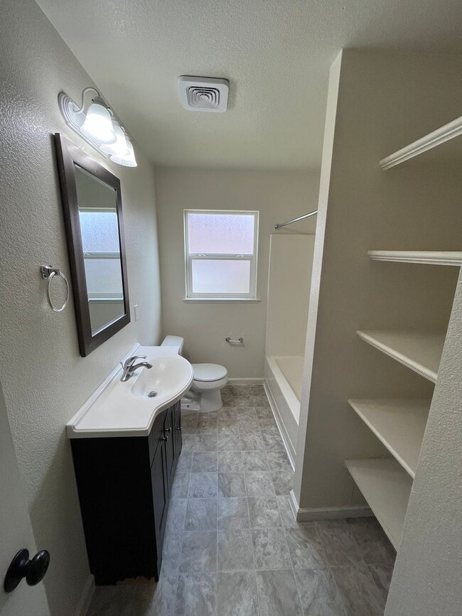 Building Photo - NICE UPDATED HOME IN SACRAMENTO!!