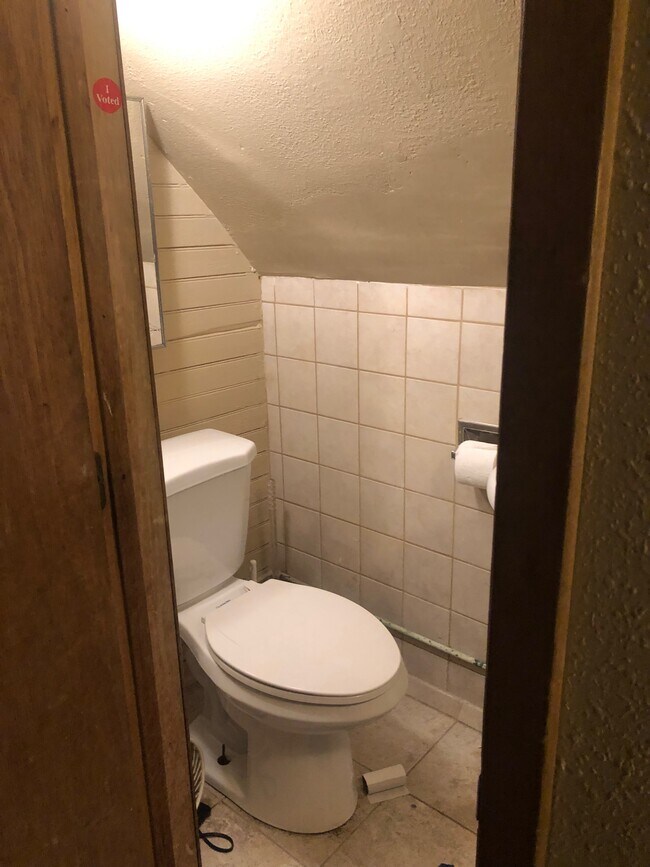 Building Photo - 430 8th St SE