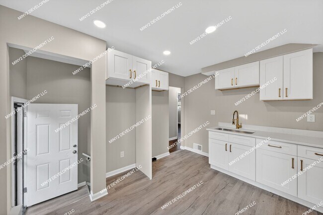 Building Photo - Fully Renovated 3-Bedroom Brick Home in Detroit!