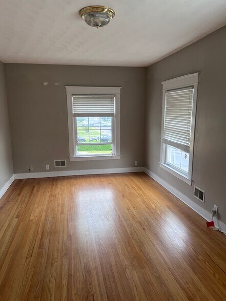 bedroom - 929 Avery Ave
