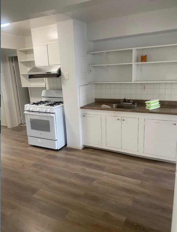 Building Photo - 65-20 Jay Ave