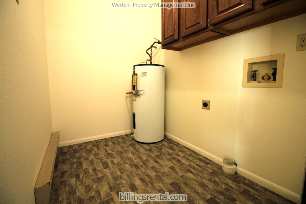 Laundry Room - 1584 Governors Blvd