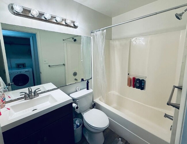 Building Photo - 1213 University Terrace