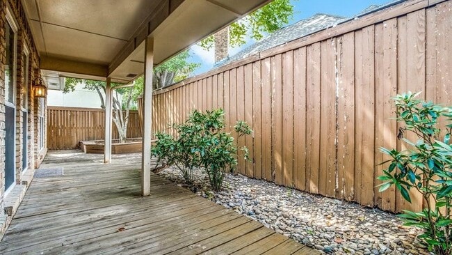 Building Photo - 9127 Valley Chapel Ln