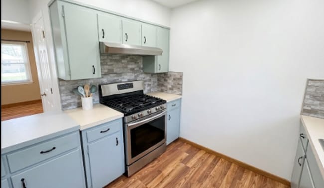 Building Photo - AVAILABLE NOW!