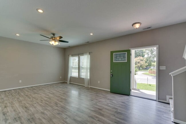 Building Photo - Beautiful Home For Rent in Ocean View!