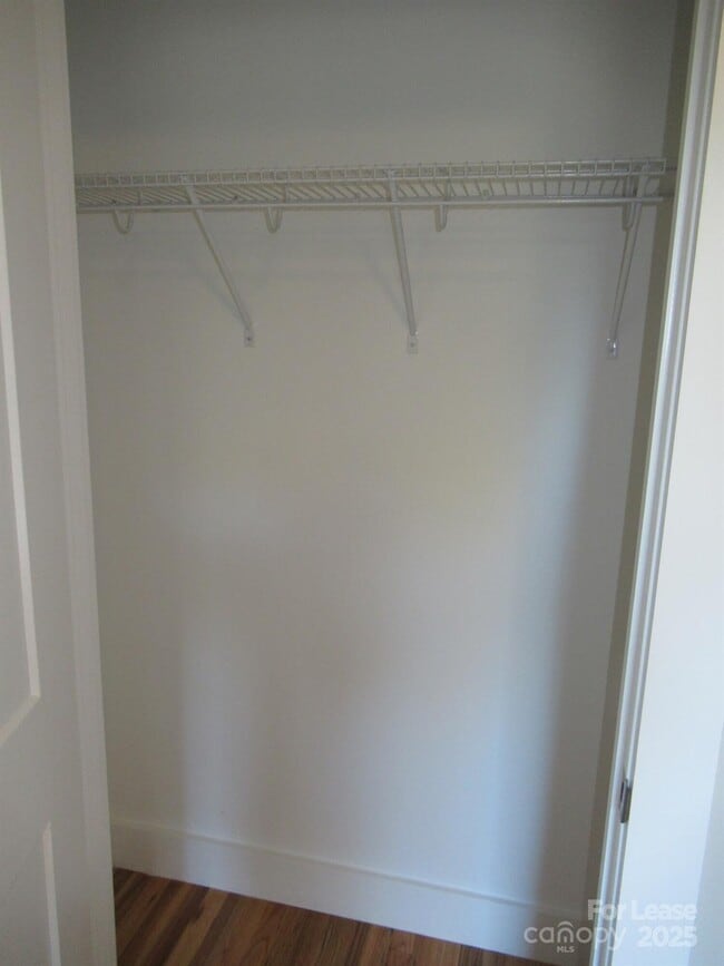 Building Photo - 2071 Gladwood Ln