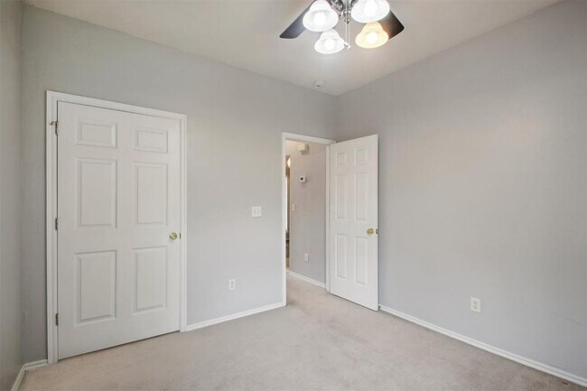 Building Photo - 613 Vickery Ave