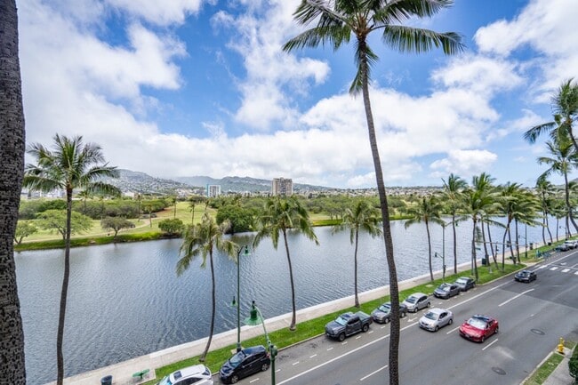 Building Photo - 2355 Ala Wai Blvd