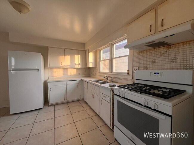 Building Photo - 1622 N 40th Ave