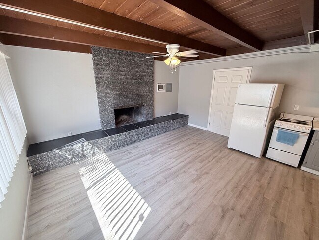 Building Photo - 1561 Olive Ave