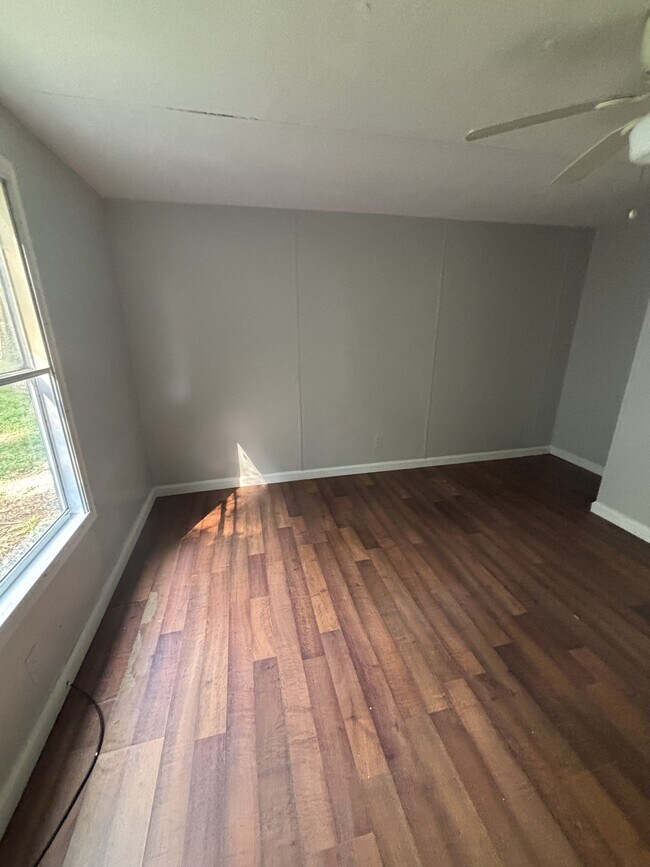 Building Photo - 219 Cherry Tree Dr