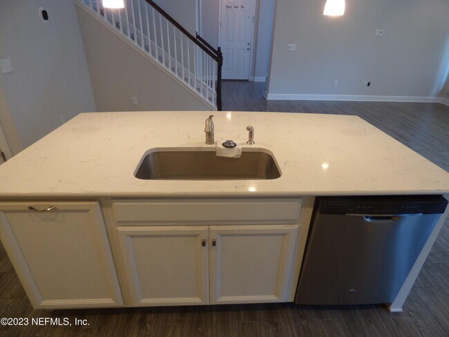 Building Photo - 92 Archwood Dr